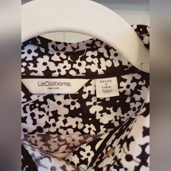 NWOT Liz Claiborne Button Down Blouse - Picture 4 of 9